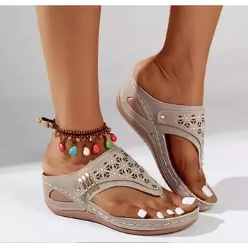 Новые летние женские шлепанцы на платформе, легкие сандалии на танкетке с клипсой, женские нескользящие повседневные пляжные тапочки, размер плюс 43 35