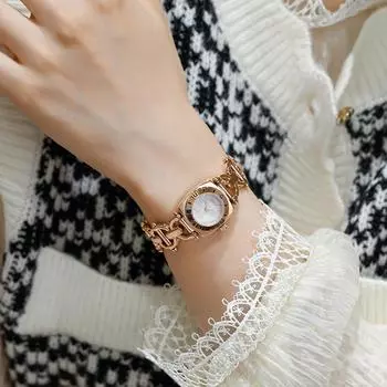 Новые маленькие квадратные часы со стальным ремешком, легкие роскошные женские часы Niche, простые темпераментные женские часы-браслет для женщин