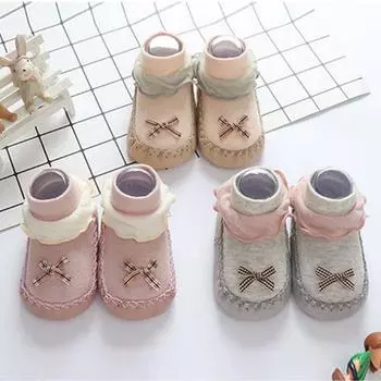 Новые милые детские носки в стиле принцессы с кружевом из агариков и бантом на мягкой подошве с клеевыми точками, нескользящие носки для новорожденных S(6-12 Month)