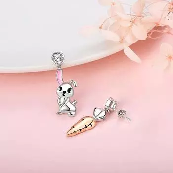 Новые милые, свежие, простые и симпатичные мультяшные серьги в виде морковки и белого кролика. Универсальные и персонализированные серьги.