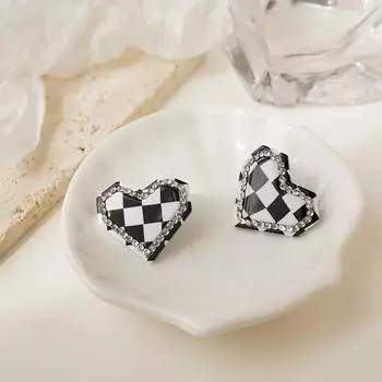 Новые модные черно-белые шахматные серьги с персонализированными геометрическими серьгами в форме сердца с водными бриллиантами