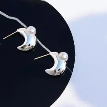Новые модные гладкие серебряные изогнутые лунные компактные серьги для поездок на работу, женские модные инкрустированные жемчугом серьги-гвоздики 691