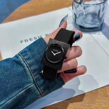 Новые модные и простые наручные часы, квадратные снаружи и круглые внутри, кварцевые часы из силикона, повседневные и универсальные женские часы