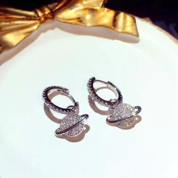 Новые модные инкрустированные бриллиантами круглые серьги с космической планетой для женщин, индивидуальные универсальные украшения с пряжкой для ушей