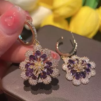 Новые модные серьги-гвоздики с милым цветком для девочек, массивные ювелирные изделия из микропаве с кубическим цирконием, женские роскошные ювелирные изделия