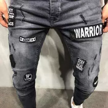 Новые мужские джинсы. Джинсы скинни. Черные дырки. Нашивка со значком. Джинсовые мужские брюки маленького размера. S серый