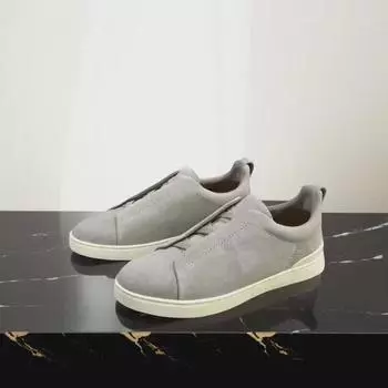 Новые мужские летние кроссовки из черной кожи с круглым носком и дышащей легкой конструкцией. Size 40 (Large)