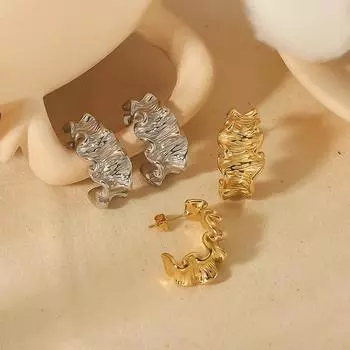 Новые нишевые легкие роскошные серьги из 18-каратного золота из нержавеющей стали с плиссированной текстурой в форме буквы С