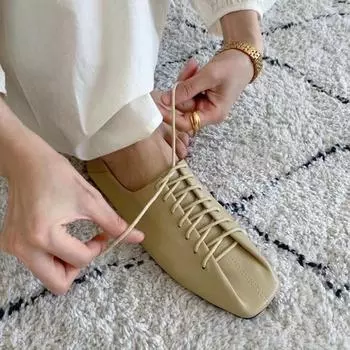 Новые однотонные туфли в стиле ретро с мягкой подошвой, женские туфли с квадратным носком, на шнуровке, однотонные, легкие, удобные мокасины Sapatos Femininos 35 чёрный