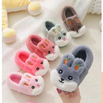 Новые осенние и зимние детские хлопковые тапочки, милые домашние теплые нескользящие детские меховые тапочки с героями мультфильмов, модные домашние мягкие тапочки 25 серый