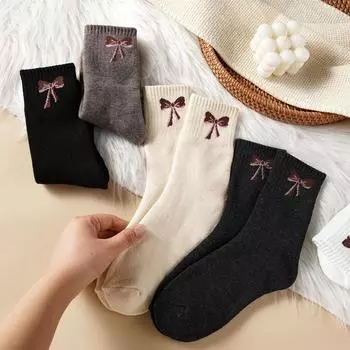 Новые осенние и зимние носки женские средние носки плюс бархатные толстые теплые махровые носки дезодорирующие женские носки-тапочки с бантом one size чёрный