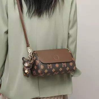 Новые осенние и зимние женские сумки через плечо пользуются популярностью в этом году. Универсальные легкие роскошные сумки-подушки