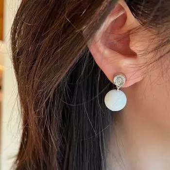 Новые подвески из ракушек, бусины из голубого камня, фарфора, белого камня, пресноводного жемчуга, нишевый дизайн, темперамент, универсальные высококачественные женские серьги