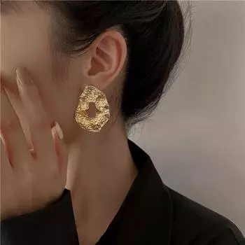 Новые популярные европейские и американские атмосферные нерегулярные креативные серьги золотой