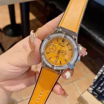 Новые повседневные и модные пятиконтактные дисковые часы с настоящим силиконовым ремешком, темпераментные водные бриллиантовые английские часы для женщин