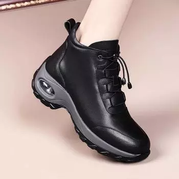 Новые повседневные женские кожаные туфли с эластичной резинкой, мягкая подошва, нескользящие короткие ботинки на танкетке, черные кроссовки с воздушной подушкой 35