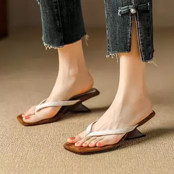 Новые простые шлепанцы с наклонным каблуком, подходящие по цвету, женская летняя модная верхняя одежда, сандалии на среднем каблуке 35 чёрный