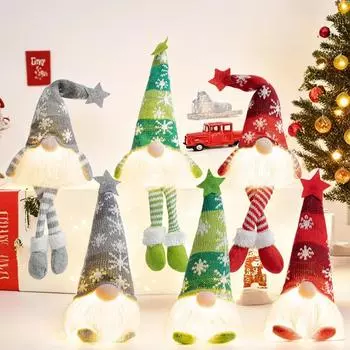 Новые рождественские декорации со светящимися огнями и вязаными украшениями в виде куклы «Лесной человек» в сидячем положении красный