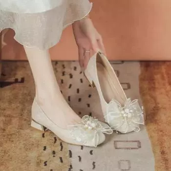 Новые самые продаваемые универсальные женские свадебные туфли на низком каблуке с кристаллами, осенние туфли с острым носком для мелководья с бриллиантами и пайетками 35