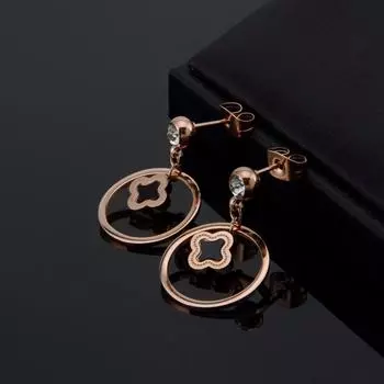 Новые серьги-клеверы с двойным кольцом из розового золота и титановой стали розового золота