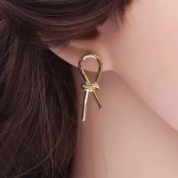 Новые серьги, простые металлические завязанные серьги Netflix, французские летние свежие и универсальные темпераментные серьги в стиле ретро