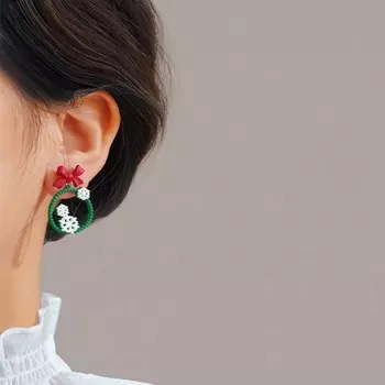 Новые серьги с бантом и контрастными снежинками и оленями, простой дизайн, асимметричные рождественские украшения, женские серьги как