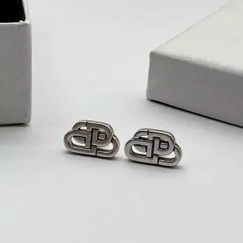 Новые серьги с двойной буквой B просты и универсальны, а маленькие свежие серьги-феи колледжа отправляются от имени покупателя.