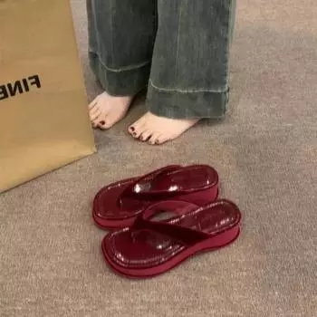 Новые шлепанцы на толстой подошве для лета, модные и элегантные для ношения на улице, с клином в сказочном стиле и крутые сандалии 35