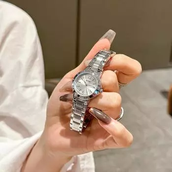 Новые студенческие модные темпераментные женские часы с ремешком для поездок на работу, календарь, ниша, легкие роскошные повседневные кварцевые часы со стальным ремешком