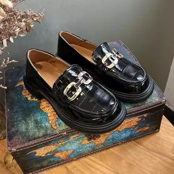 Новые весенние кожаные маленькие кожаные туфли в британском стиле. Женская обувь. Универсальные лоферы. Черные туфли на плоской подошве. 35 чёрный