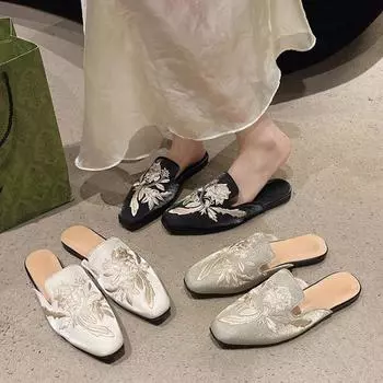 Новые вышитые полутапочки женские туфли новые Baotou Flower ретро плоские модные сандалии с квадратным носком женские повседневные мюли 35