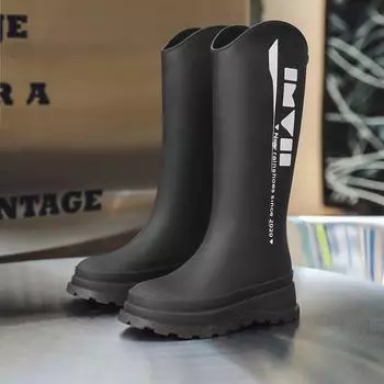 Новые высокие дождевые ботинки женские модные резиновые сапоги для улицы водонепроницаемая обувь кухонная резиновая обувь на толстой подошве и с утолщенным голенищем водонепроницаемые сапоги 36 чёрный
