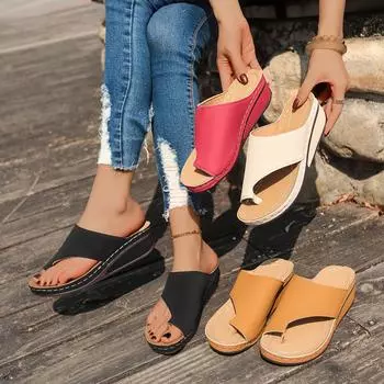 Новые женские босоножки на танкетке со стильными носками, подходят для ношения на открытом воздухе, большие размеры для пляжа 36 чёрный