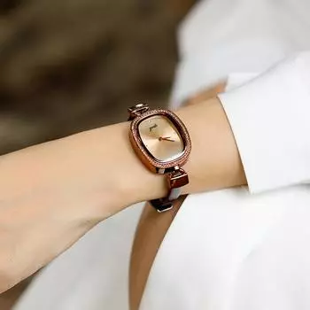 Новые женские часы Oval Creative Compact Retro Literary Simple Temperament Watch Women