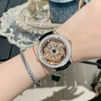 Новые женские часы Snowflake Hollow Transparent Fashion Rotating Rhinestone Light Luxury Women Watch