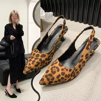 Новые женские сандалии с открытой пяткой на плоской подошве, леопардовые женские сабо с острым концом, летние модные пляжные туфли на низком каблуке с животным принтом 36 чёрный