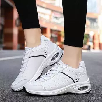 Новые женские туфли больших размеров, корейская версия, повседневные туфли на воздушной подушке, дышащие спортивные туфли на шнуровке 35 чёрный