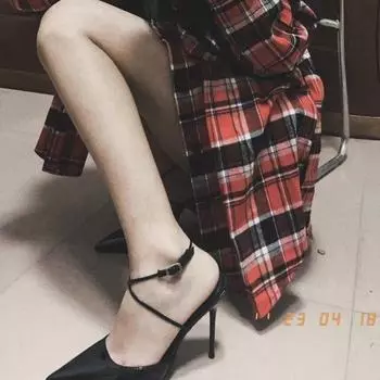 Новые женские туфли большого размера на весну и лето на высоком каблуке с острыми ремешками из черной лакированной кожи, красивые темпераментные одинарные туфли, сексуальные сандалии 34