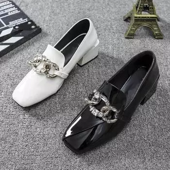 Новые женские туфли-лоферы на каблуках из лакированной кожи с квадратным носком и большой цепочкой из кристаллов, женские удобные повседневные туфли в британском стиле на каблуках 35
