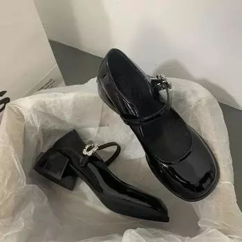 Новые женские туфли Мэри Джейн, высококачественные лакированные туфли на среднем каблуке, женские туфли с квадратным носком и неглубокой пряжкой 35