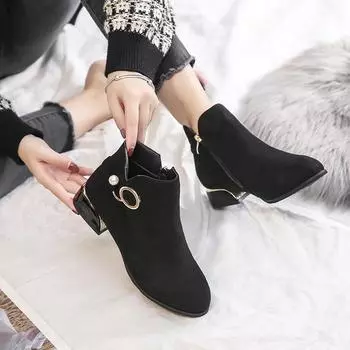 Новые женские туфли размера 44, замшевые ботильоны с круглым носком на молнии, теплые бархатные ботинки с металлическим украшением и квадратным каблуком, женские белые ботинки 35 чёрный