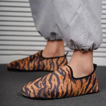 Новые зимние хлопковые мужские тапочки с тигровыми полосками, теплые, легкие, женские, плюшевые, домашние, хлопковые, мокасины, унисекс, зимняя теплая обувь 36-37 коричневый
