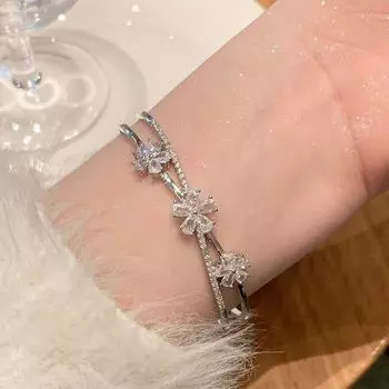 Новый браслет «Цветок клевера» для женщин с характерными серебряными лепестками, открытый браслет с цирконом, ювелирные изделия, подарочный браслет Adjustable size