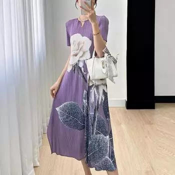 Новый дизайн летнего платья плиссе с модным принтом, приталенного кроя и длинной юбки для молодых мам. M фиолетовый
