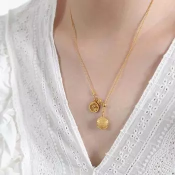 Новый Guochao Fashion Commuter Round Brand Fu Character Engraving Cuestion из титановой стали с золотым покрытием, не выцветающая ювелирная цепочка на ключицу