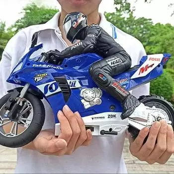 Новый игрушечный мотоцикл с дистанционным управлением для мальчика 1/6, электродвигатель, 4 канала, гоночный, 20 км/ч, высокоскоростной, дрифт, вращение, трюк, стоя, регулируемая скорость, подарочная игрушка красный