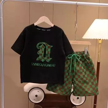 Новый модный комплект футболок для мальчиков, летние шорты, модный костюм из двух предметов 110cm чёрный