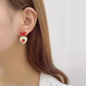 Новый мультяшный кулон с клубникой в виде ушка-клипсы с милым красным бантом без ушка-отверстия ювелирное украшение в подарок женщине как