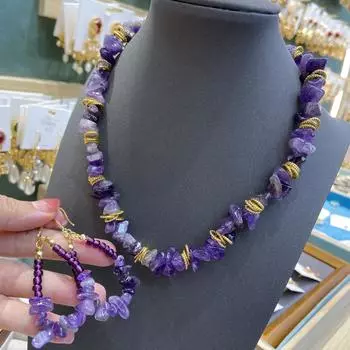 Новый праздничный стиль, натуральный нерегулярный фиолетовый хрустальный гравий, ожерелье для женщин, фиолетовый бисер, серьги-крючки, набор ювелирных изделий, партия