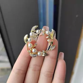 Новый темперамент ретро-брошь в виде венка из жемчуга с бриллиантами инкрустированный полым листом аксессуары для корсажа